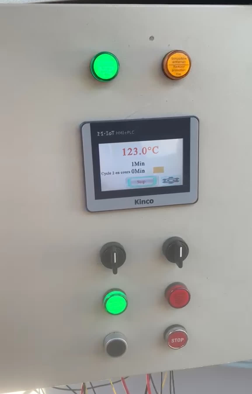 Armoire de commande REVEXIA avec écran de régulation de température et cycles